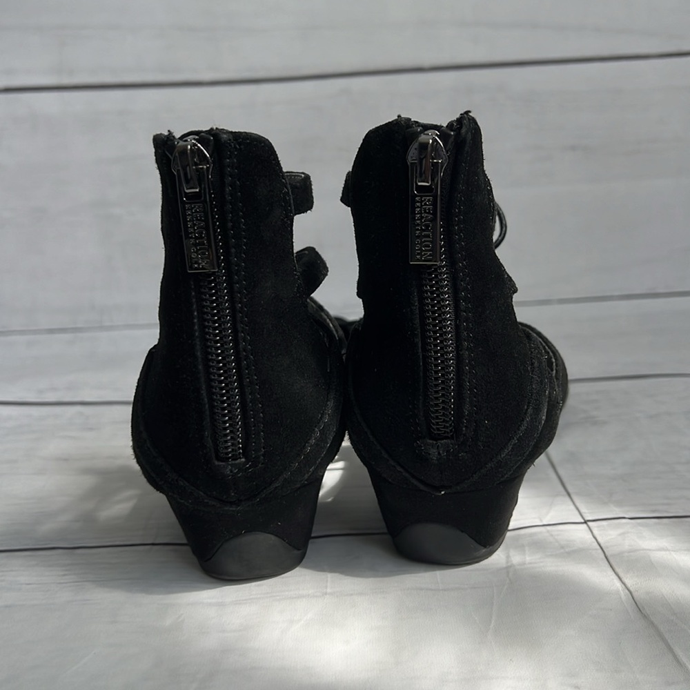 Reaction Kenneth Cole Black Heel With String Suede US 6.5 Med - Picture 3 of 10